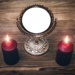 Способы гадания с зеркалом и свечами на суженого