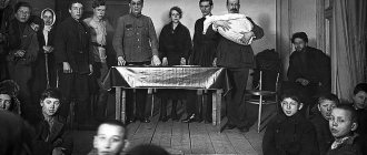 В качестве революционного крестного отца младенца мог выступать даже крестный отец пролетарской культуры нарком А. В. Луначарский (на фото — с ребенком на руках, Москва, 1924 год)